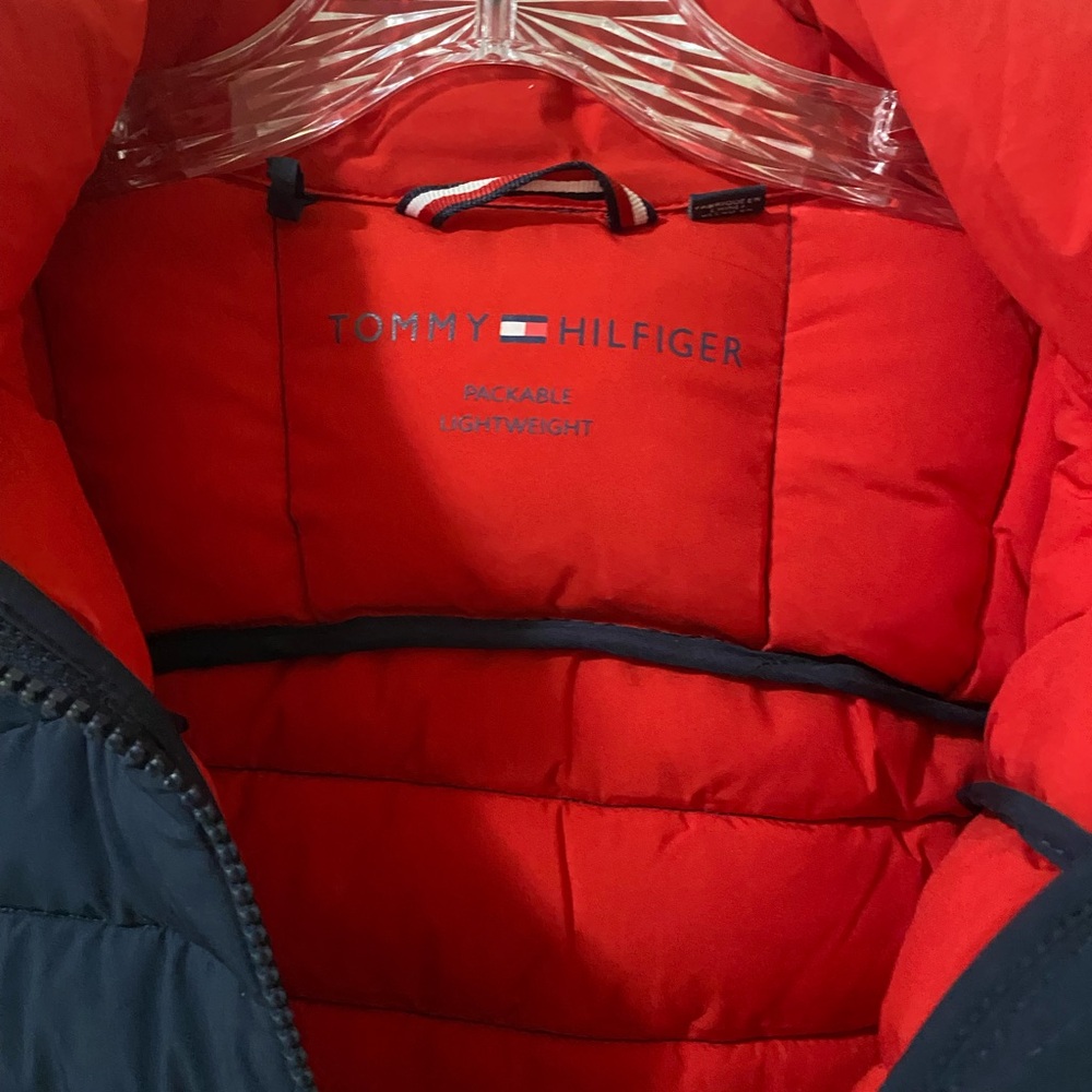Tommy Hilfiger Women’s Red Packable Lightweight Hooded Puffer Jacket - Picture 7 of 13